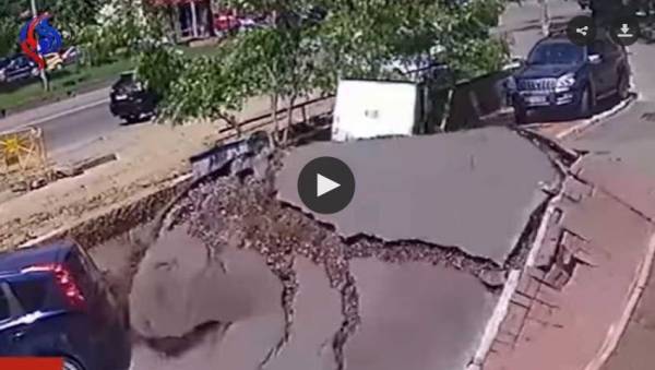 فيديو صادم.. لحظة انفجار انبوب مياه بأستراليا