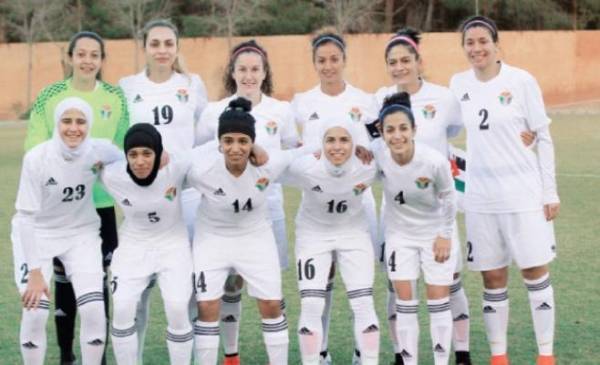 منتخب الكرة النسوي يواصل تدريباته تحضيرا لنهائيات آسيا