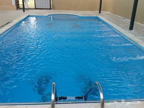 إغلاق 3 مسابح بالزرقاء يثير القلق