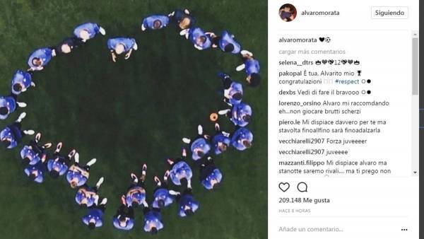 صورة .. جلسة نقاش زيدان مع لاعبيه تخطف أنظار الجماهير