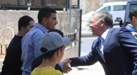 الملك يقوم بزيارة مفاجئة لمركز التأهيل والتشغيل المهني للمعاقين في الرصيفة