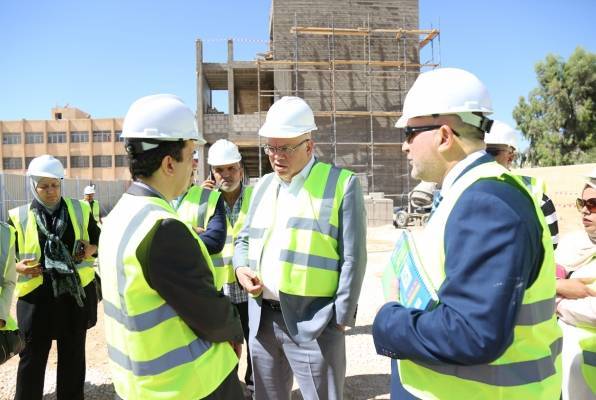 هلسة يتفقد مواقع الاضافات الصفية في الزرقاء والمفرق