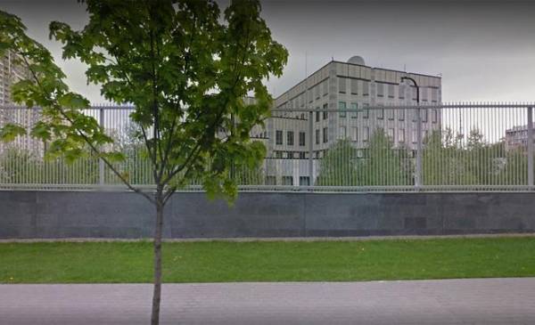 انفجار يستهدف السفارة الأميركية