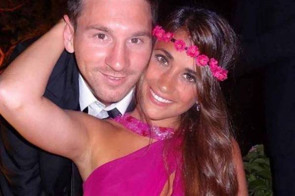 ميسي يحدد موعد زفافه.. ومفاجآت في المدعوين