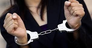 توقيف امرأة امام ابنتها ذات الـ9 اعوام بسبب صندوق المرأة  في اربد