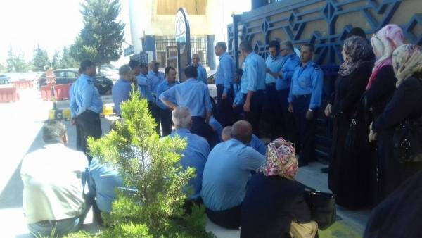 موظفو أمن  الزرقاء الخاصة يضربون عن العمل الى إشعار آخر