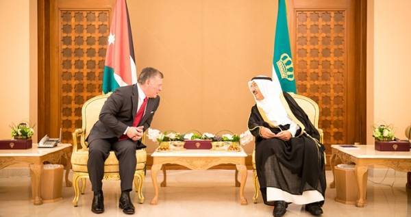 الملك يجري مباحثات مع أمير دولة الكويت (صور)