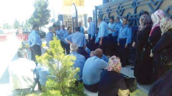 الزرقاء تعقد اجتماعاً لفض اعتصام الأمن الجامعي