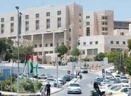 مقيمو الجراحة في البشير ينـامــون فـــي ســياراتـهــم