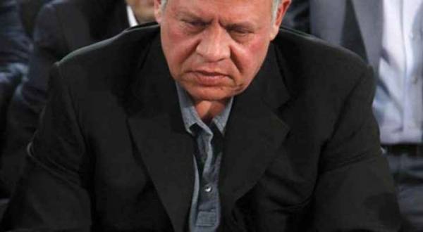 الملك يشارك المصلين أداء صلاة الجمعة في العقبة