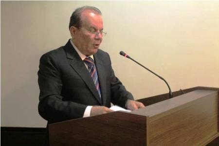 الشريف : ابرز انجاز لي هو حرمان نجل الشاعر من وظيفته