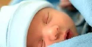 وفاة رضيعة اثر نوم والدتها عليها عن طريق الخطأ في اربد