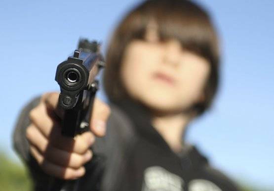 وفاة طفل برصاصة اطلقها شقيقه