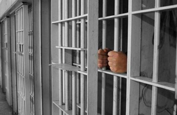 توقيف شخص زور كفالات بنكية لإصدار تصاريح عمل