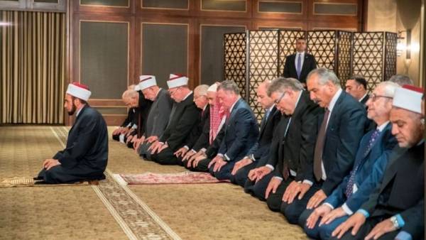 بالصور.. الملك يلتقي على مأدبة إفطار وفدا يضم ممثلين عن أوقاف وكنائس القدس وشخصيات مقدسية