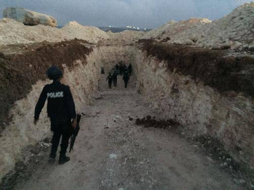 صور.. مداهمة امنية لضبط عملية حفر بئر مخالف في الرمثا
