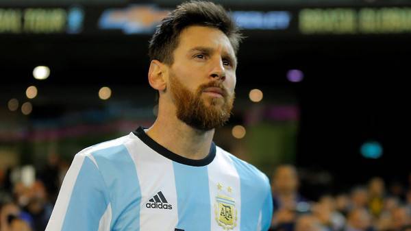 كيف علق ميسي على فاتورة المطعم الخيالية؟