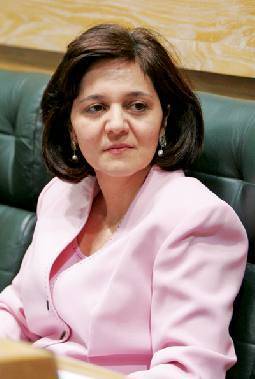 هالة لطوف .. وفقراء الخنساء