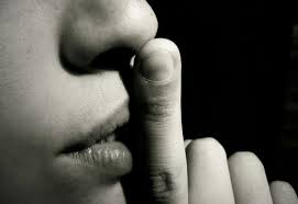 المسكوت عنه بين الرئيس والشاعر