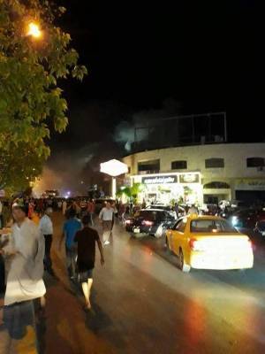 حريق بأكبر مطاعم الزرقاء يتسبب بخوف وهلع مرتادون المطعم واصابة اثنين من الموظفين