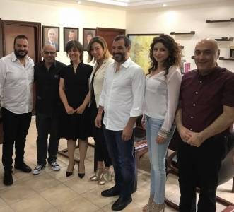 ألفاظ خارجة في مسرحية لبنانية تعرض في عمان...و الوزيرة عناب الأردن بحبكم