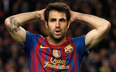 بالفيديو: فابريغاس يداعب طفله باللغة العربية!