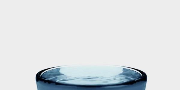 علامات تخبرك بأنك لا تشرب ما يكفي من الماء