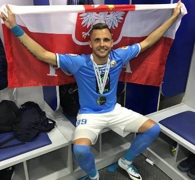 كم يبلغ راتب لوكاس بالفيصلي؟