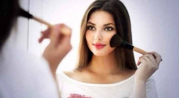 ماذا تعرفين عن مرض مضيفة الطيران؟