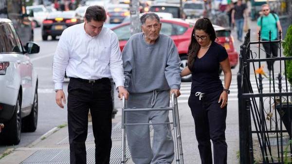 الإفراج عن أقدم سجين أميركي.. وعمره 100 عام