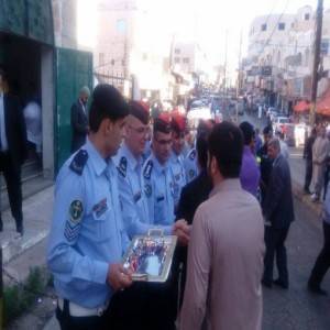  الأمن العام يوزع الحلوى على المواطنين بمناسبة عيد الفطر  صور