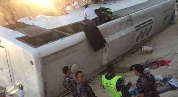 الأمن يوضح اسباب حادث حافلة معتمرين الطفيلة