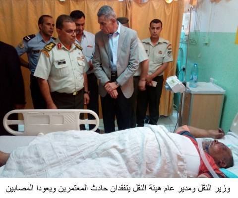 وزير النقل ومدير عام هيئة النقل يتفقدان حادث المعتمرين ويعودا المصابين