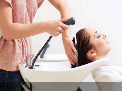 أمراض خطيرة يسهل التقاطها من صالونات التجميل!