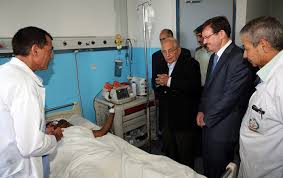 نائب الملك يعود مصابي حافلة المعتمرين