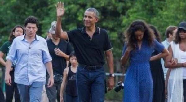 أوباما يقضي عطلته السنوية في أكبر دولة إسلامية