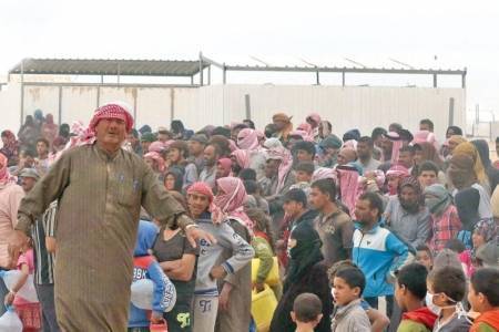 الحدلات و الركبان .. مخيمان يستضيفان 25 ألف أسرة سورية