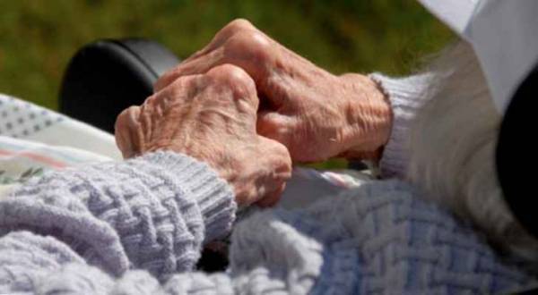 العلم يكشف: ماذا سيحدث لأعمارنا بعد ٥٠ عاما؟