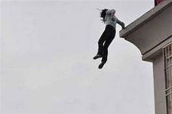 شاب يحاول الإنتحار في اربد والامن يتدخل