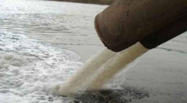 مياه اليرموك تسيطر على تلوث بمنطقة المشارع