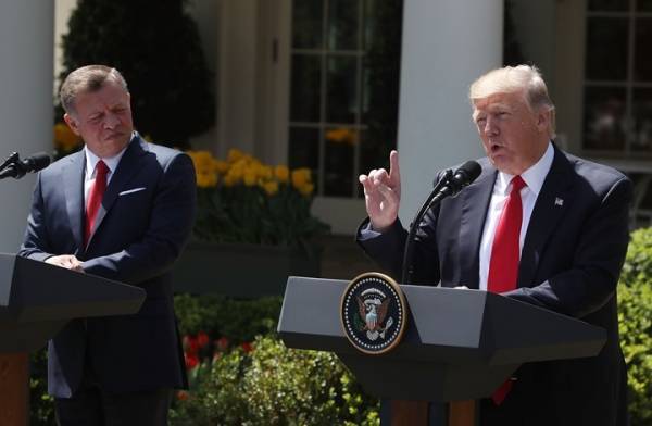 الملك يهنئ الرئيس الأمريكي بعيد الاستقلال