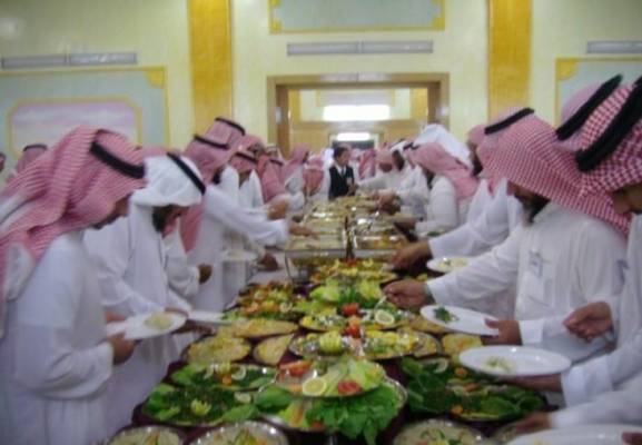 رسالة واتسآب بالخطأ تكلف مواطناً وليمة باهظة