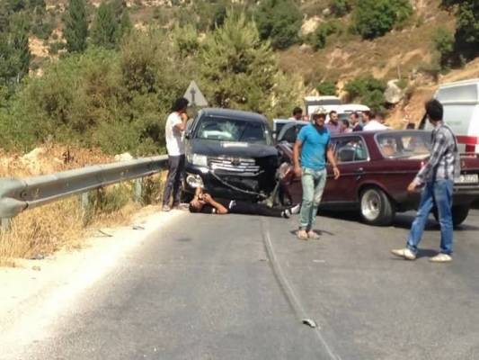 حادث سير على طريق وادي الطواحين عجلون (صور)