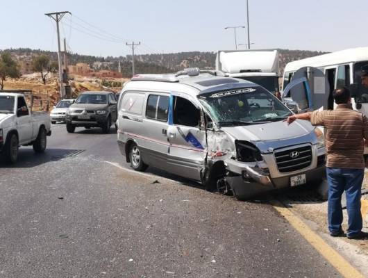 7 اصابات بحادث تصادم على طريق عمان  جرش  صور