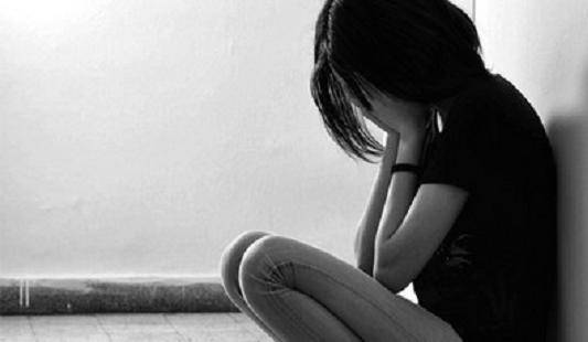 طالبة تحاول الانتحار بعد إخفاقها في الامتحان