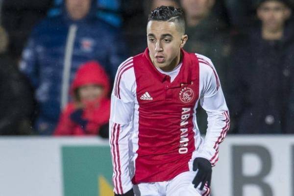 فيديو.. نجم أياكس يُغمى عليه في الملعب!