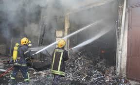 حريق مستودع مواد طبية في العقبة