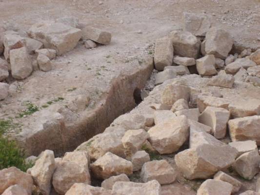 إربد: العثور على مدفن أثري في بيت راس