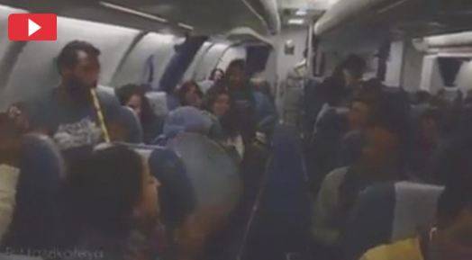 مصري يحول رحلة طائرة متجهة للقاهرة إلى حفلة ...فيديو