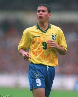 هل شاهدت رونالدو البرازيلي بعد تضخمه؟